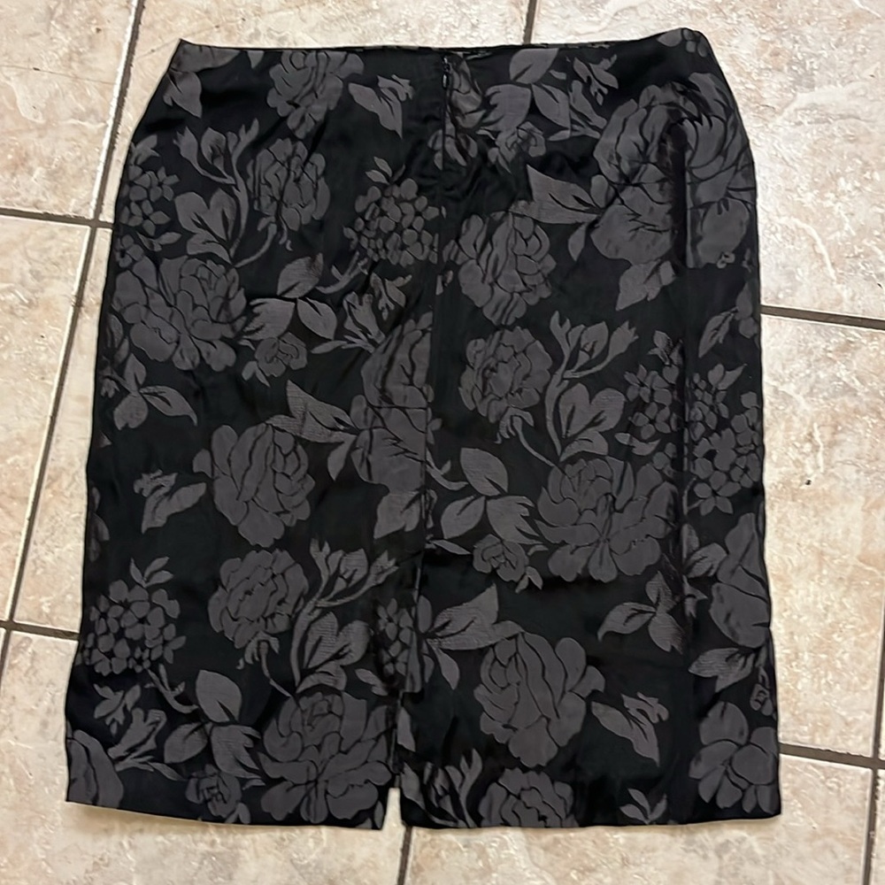 White House Black Market Floral Pencil Skirt - Picture 3 of 10